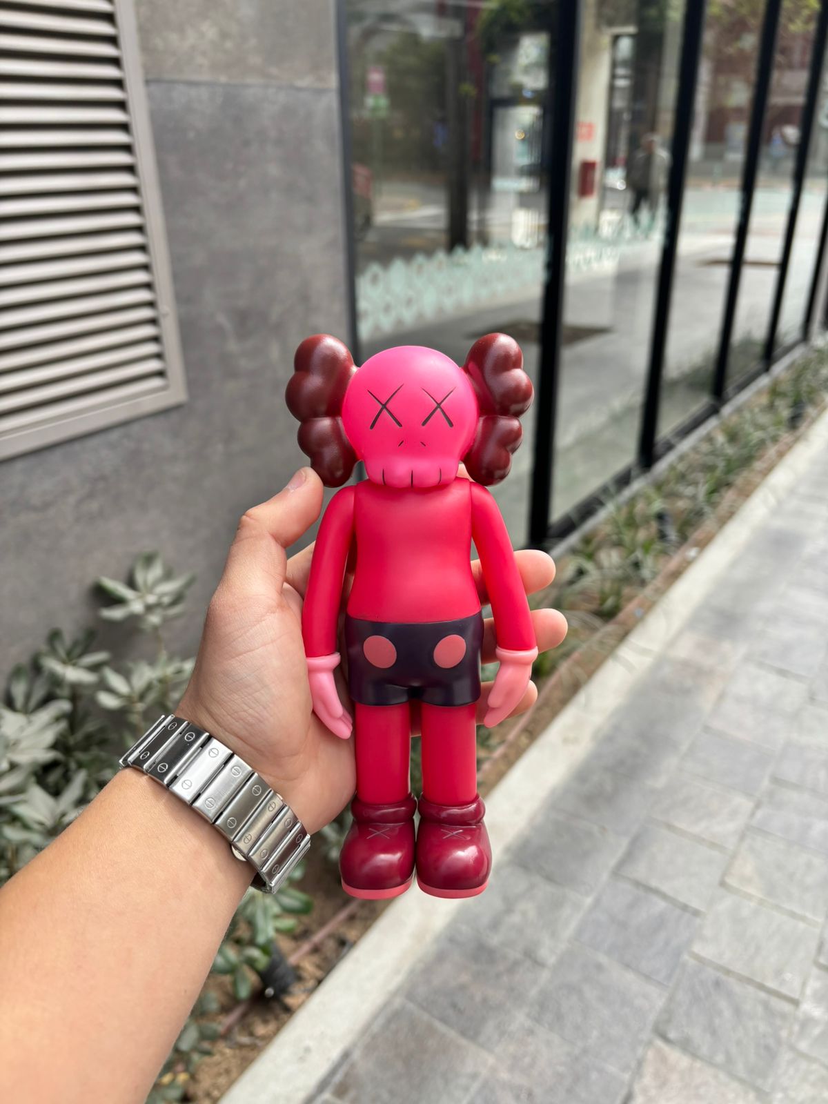 Muñeco KAWS Red